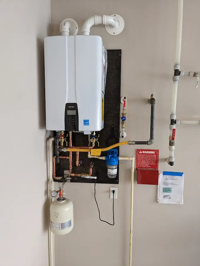 Professional plumber installing copper piping in a Elizabethtown home